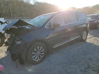  Salvage Chrysler Pacifica