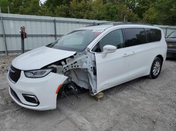  Salvage Chrysler Pacifica