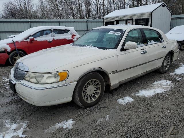  Salvage Lincoln Towncar