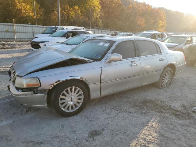  Salvage Lincoln Towncar