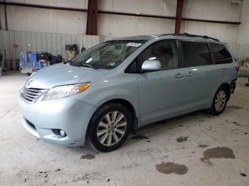  Salvage Toyota Sienna