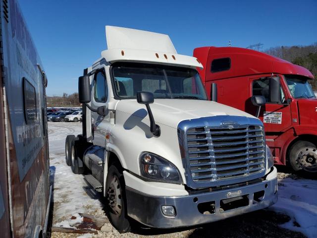  Salvage Freightliner Cascadia 1