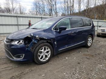  Salvage Chrysler Pacifica