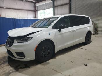 Salvage Chrysler Pacifica