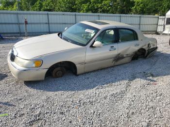  Salvage Lincoln Towncar