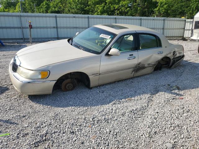  Salvage Lincoln Towncar