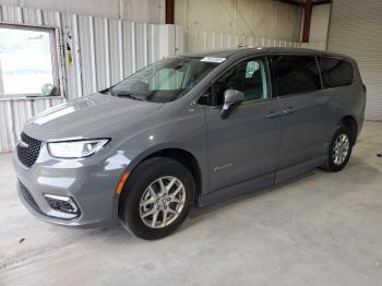  Salvage Chrysler Pacifica
