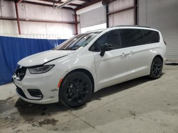  Salvage Chrysler Pacifica
