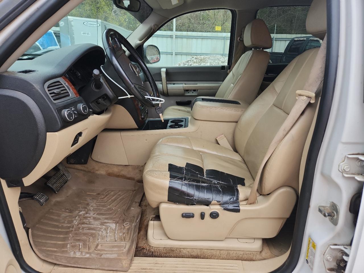 Chevrolet Silverado K3500 Image 5