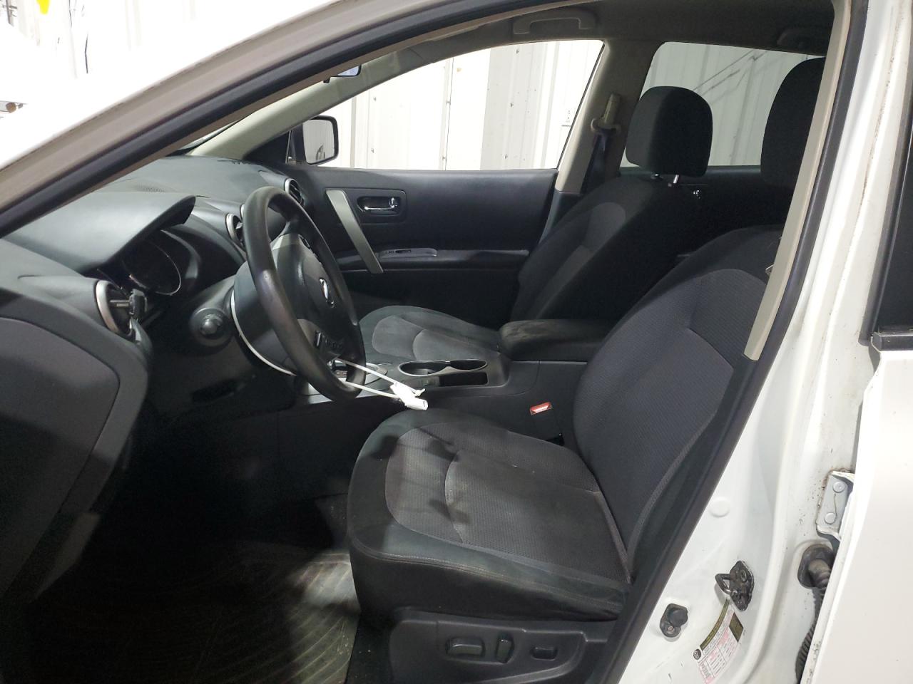 Nissan Rogue S Image 3