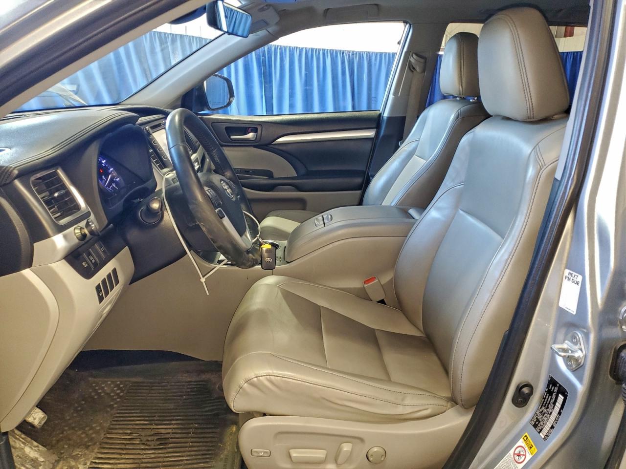 Toyota Highlander Se Image 11