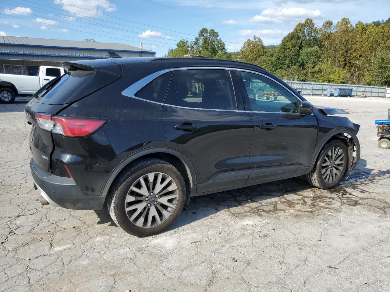 Ford Escape Titanium Image 11