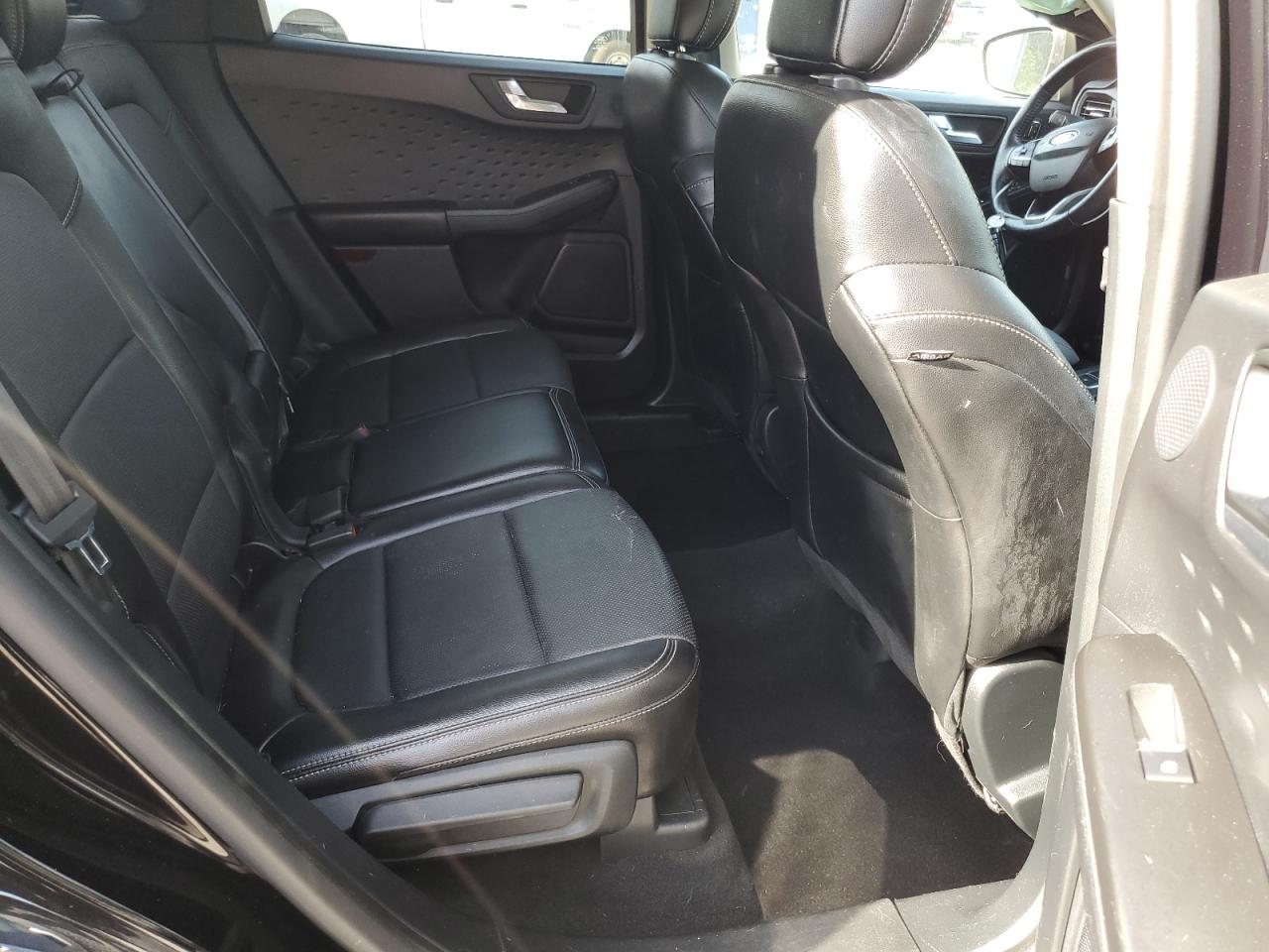 Ford Escape Titanium Image 4