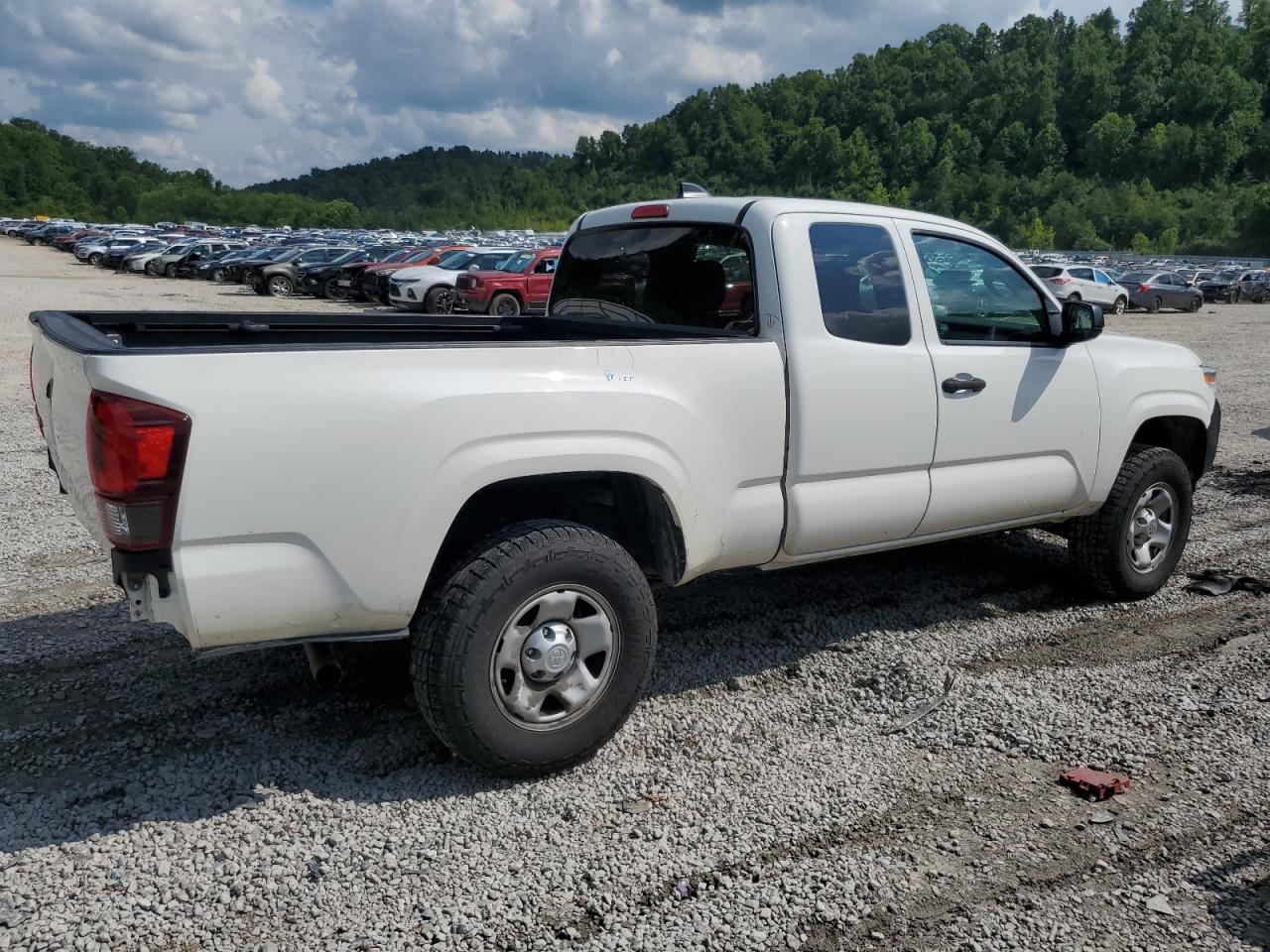 Toyota Tacoma Access Cab Image 11