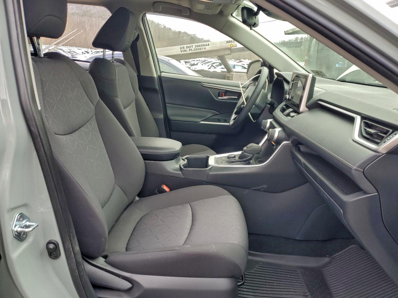 Toyota RAV4 Xle Image 12