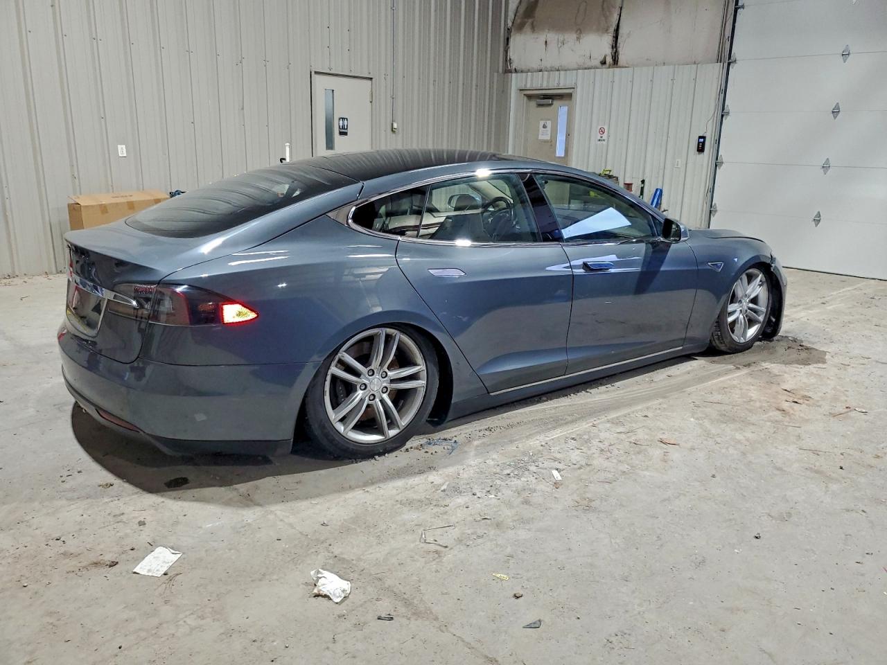 Tesla Model S Image 7