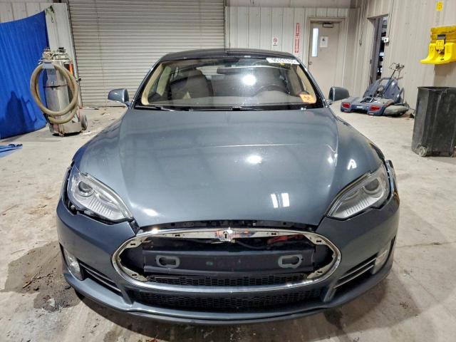 Tesla Model S Image 8