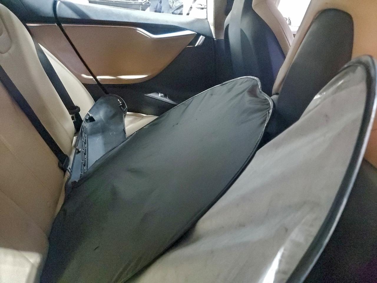 Tesla Model S Image 9