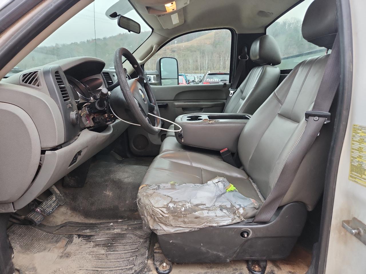 Chevrolet Silverado C2500 Heavy Duty Image 12