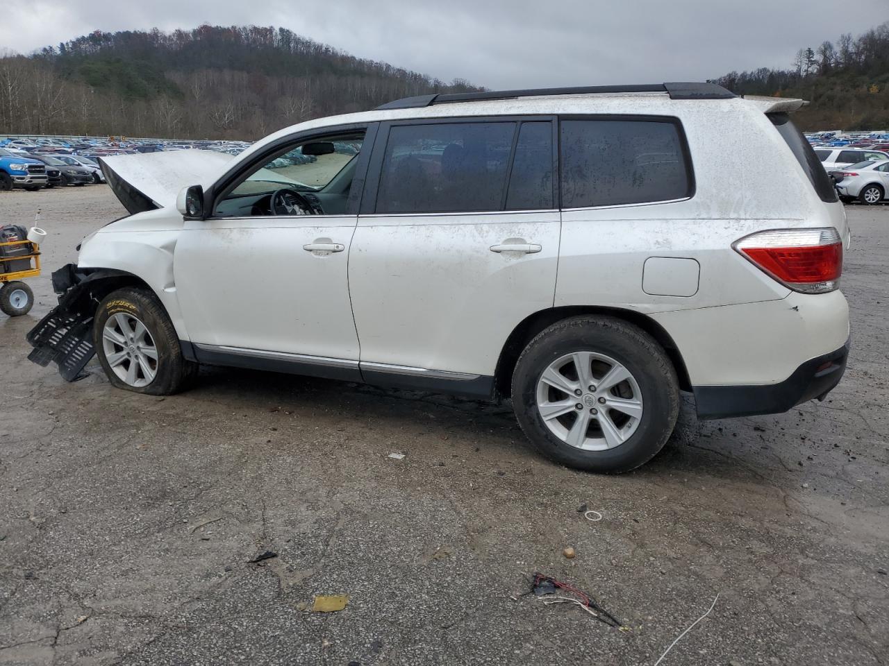 Toyota Highlander Base Image 12