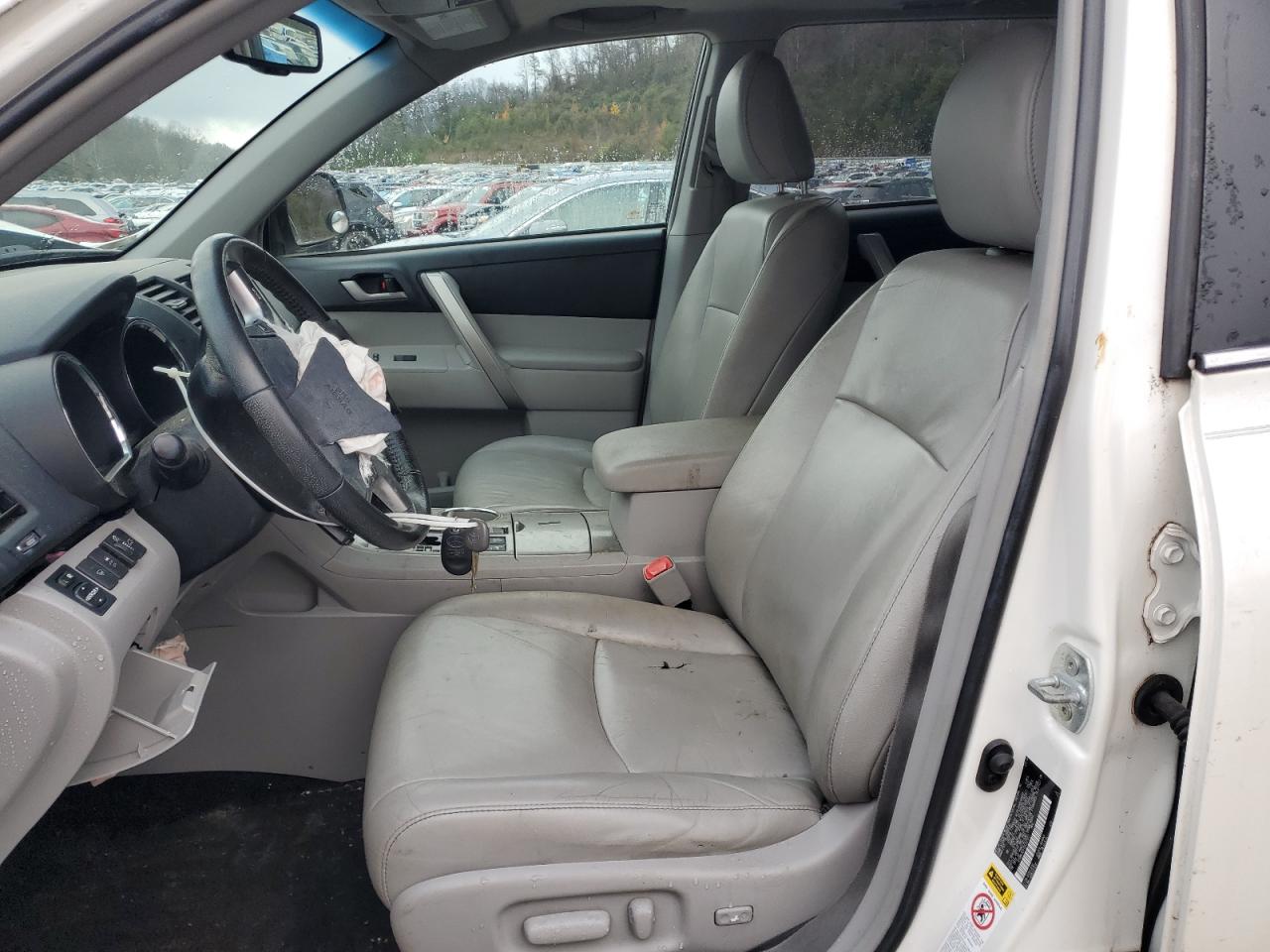 Toyota Highlander Base Image 8