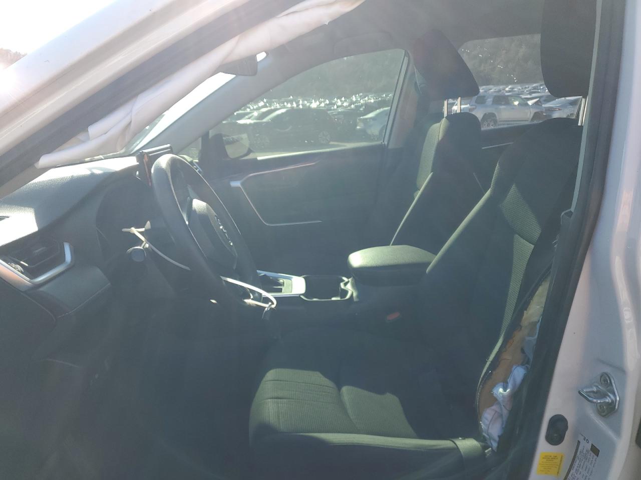 Toyota RAV4 Le Image 5