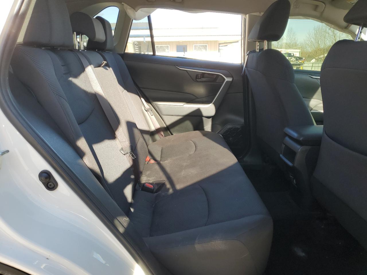 Toyota RAV4 Le Image 11