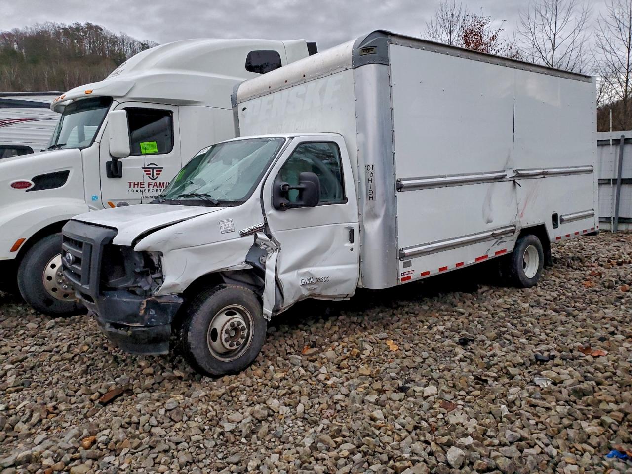 Ford Econoline E350 Super Duty Cutaway Van Image 1