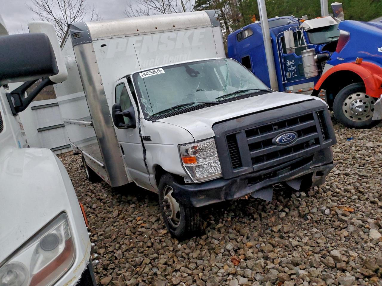 Ford Econoline E350 Super Duty Cutaway Van Image 4