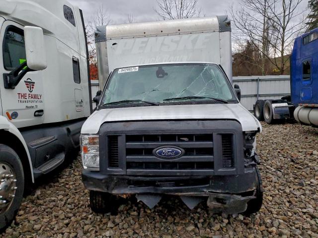 Ford Econoline E350 Super Duty Cutaway Van Image 12