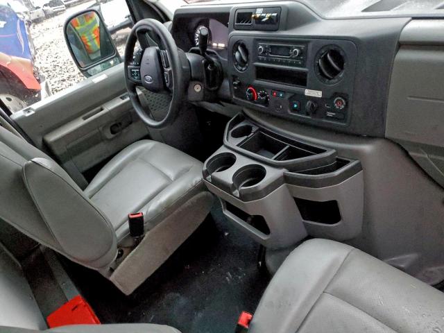 Ford Econoline E350 Super Duty Cutaway Van Image 10