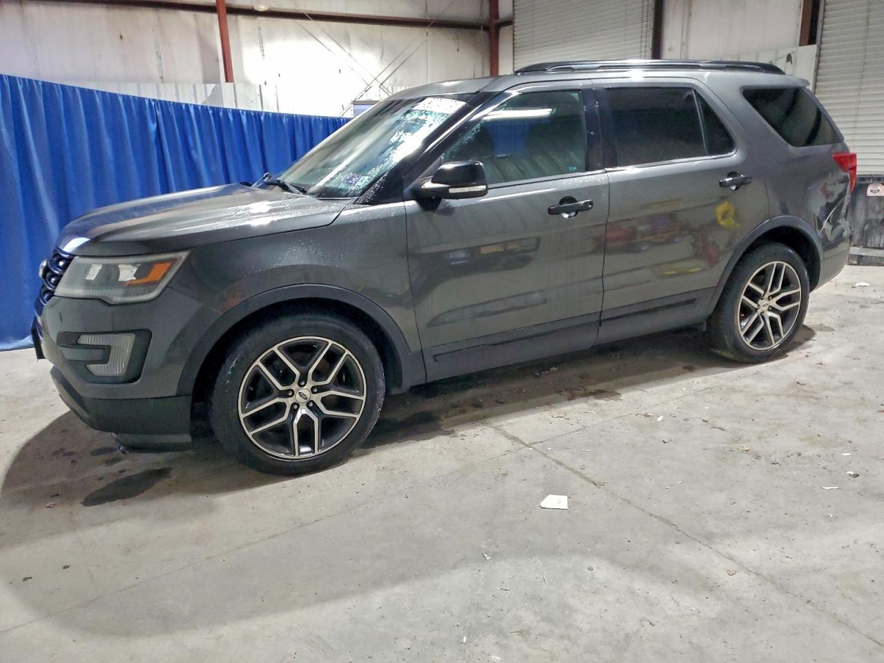 Ford Explorer Sport Image 1