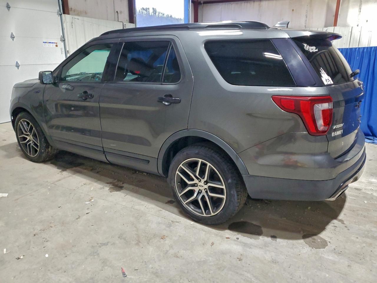 Ford Explorer Sport Image 2