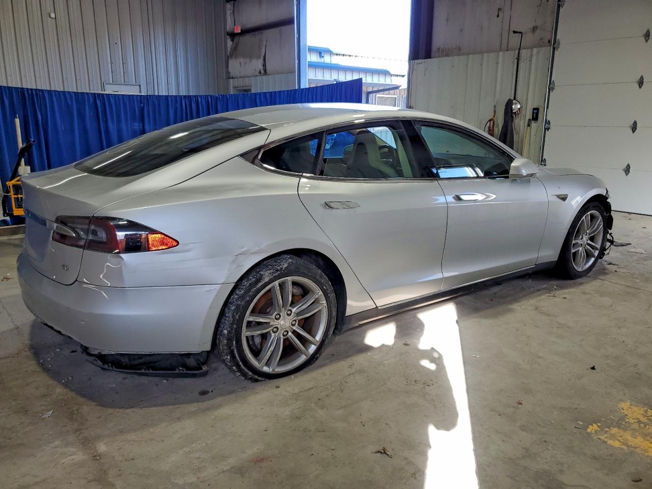Tesla Model S Image 2
