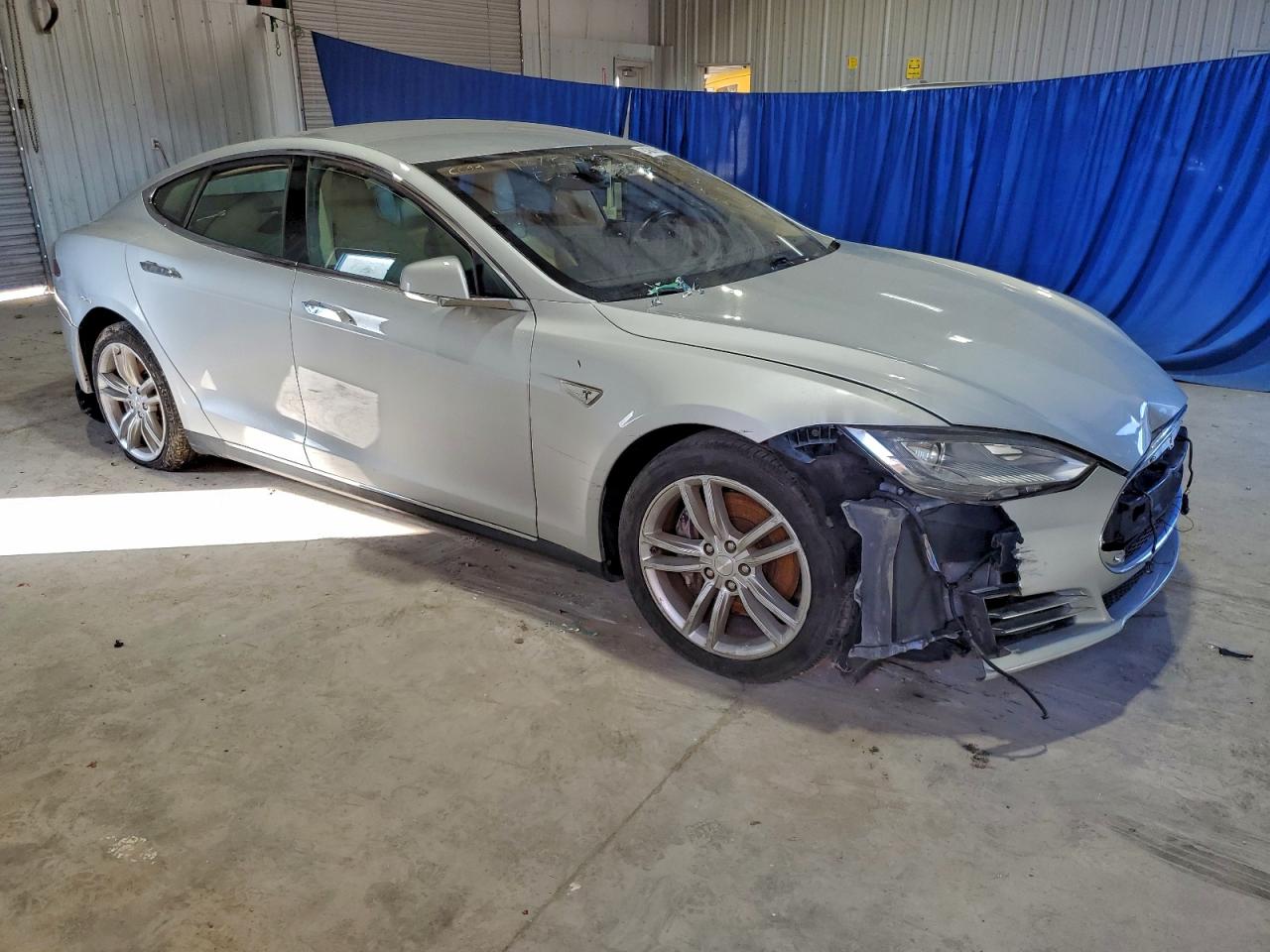 Tesla Model S Image 8