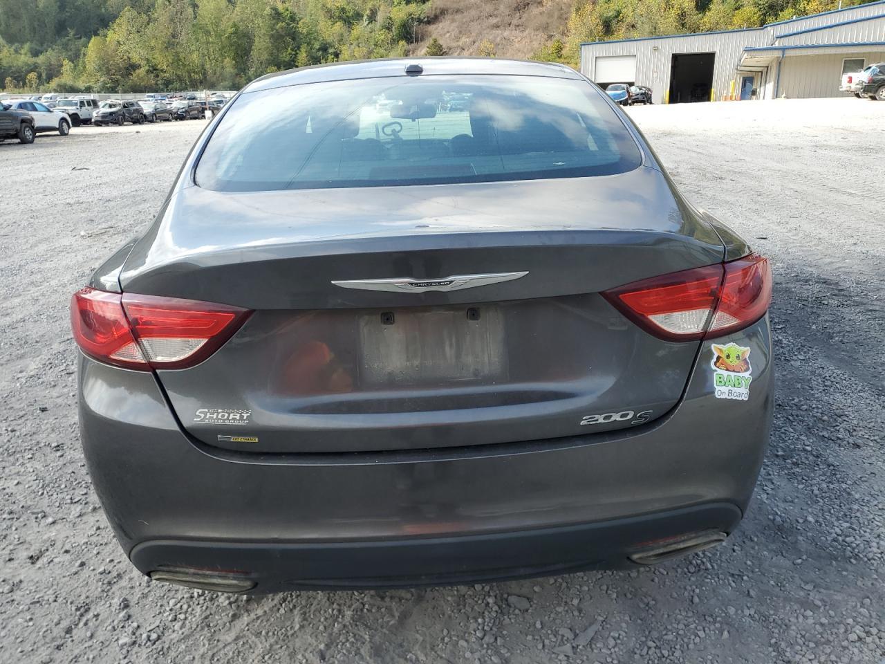 Chrysler 200 S Image 3