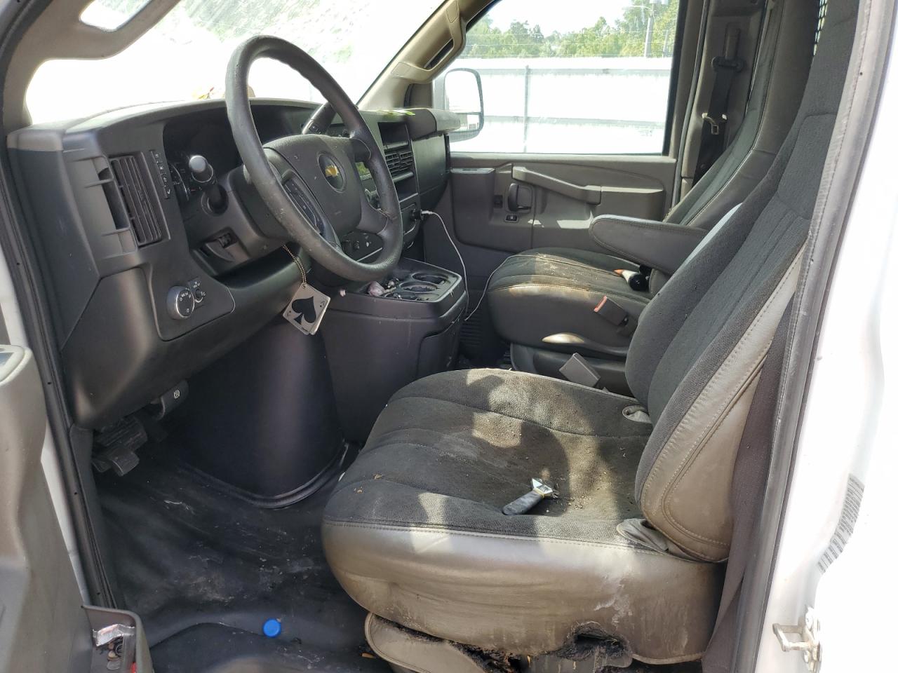 Chevrolet Express Image 5