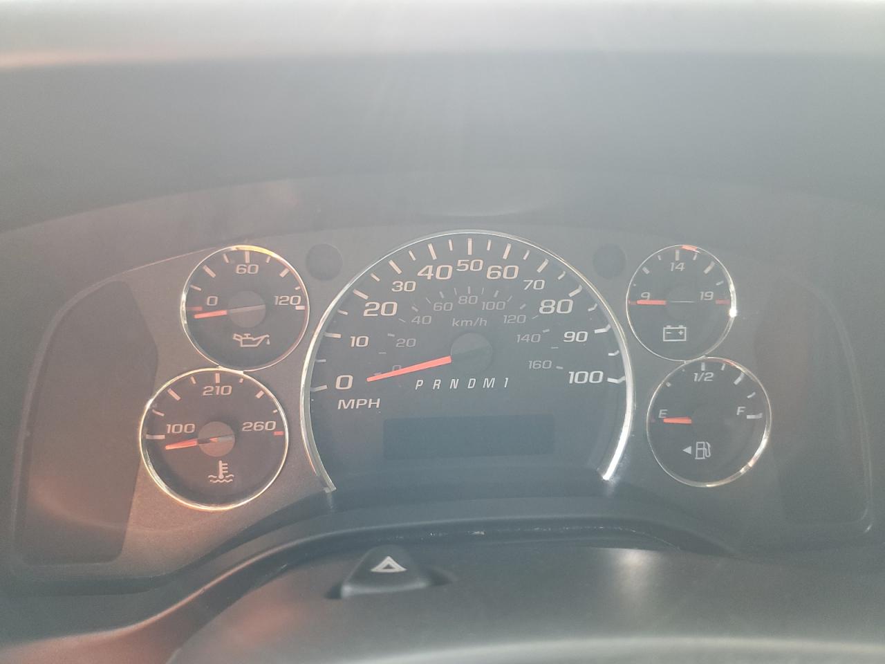 Chevrolet Express Image 2