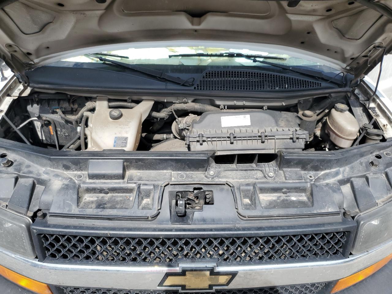 Chevrolet Express Image 6