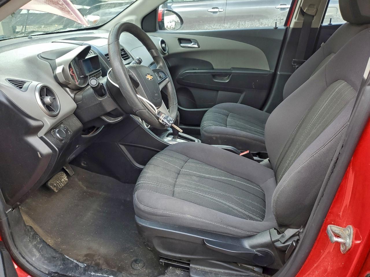 Chevrolet Sonic Lt Image 3