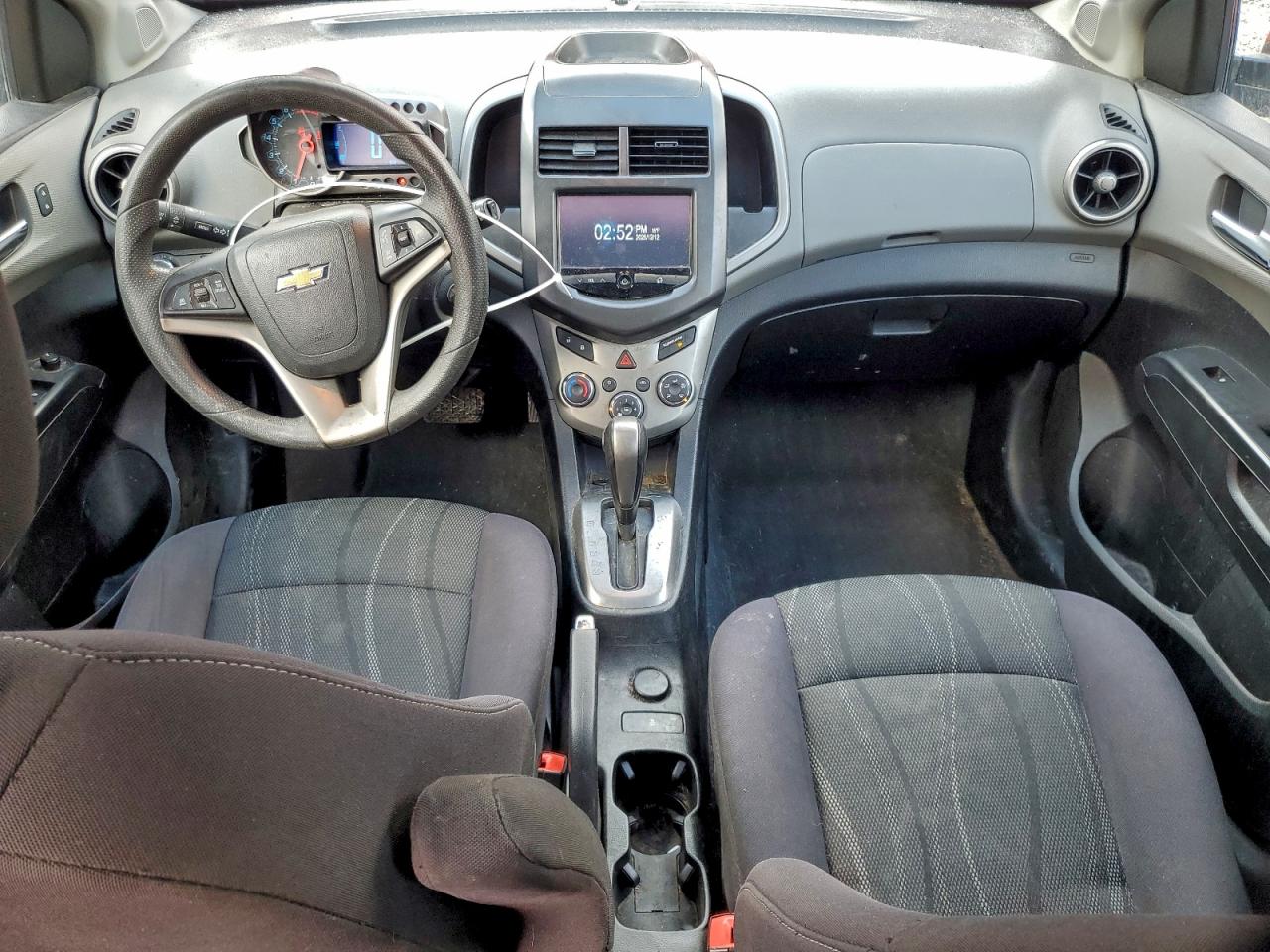 Chevrolet Sonic Lt Image 4