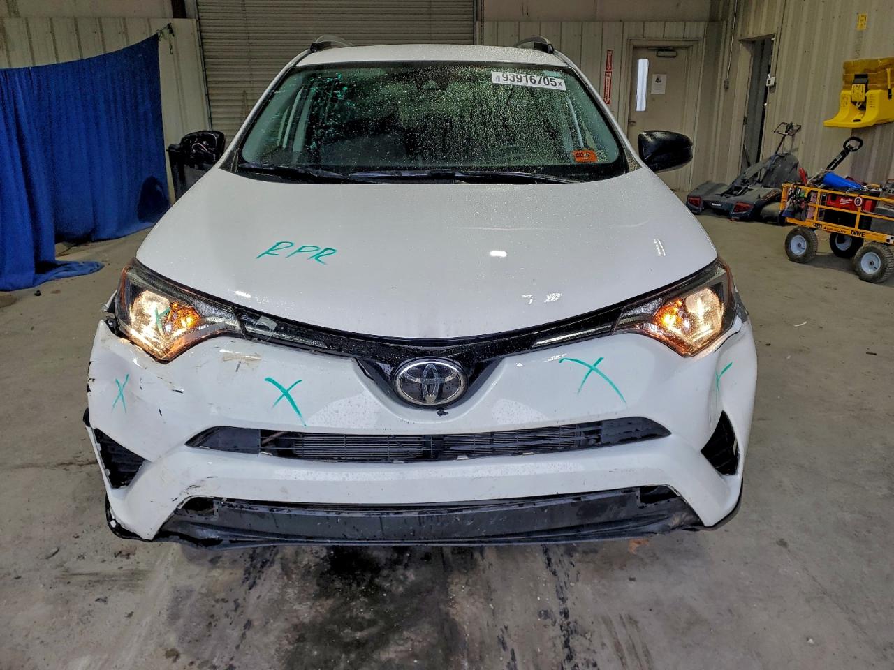 Toyota RAV4 Le Image 8