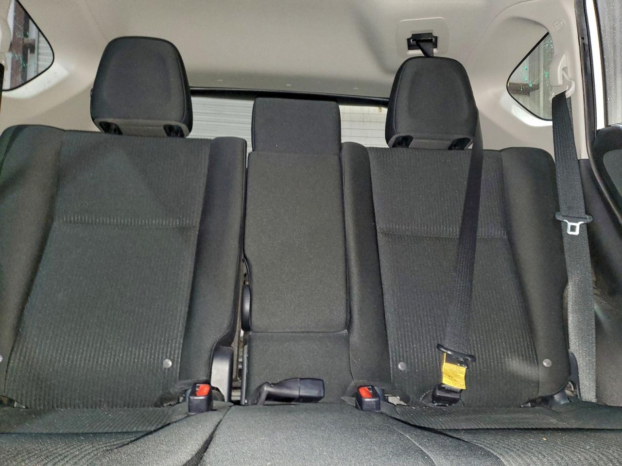 Toyota RAV4 Le Image 3