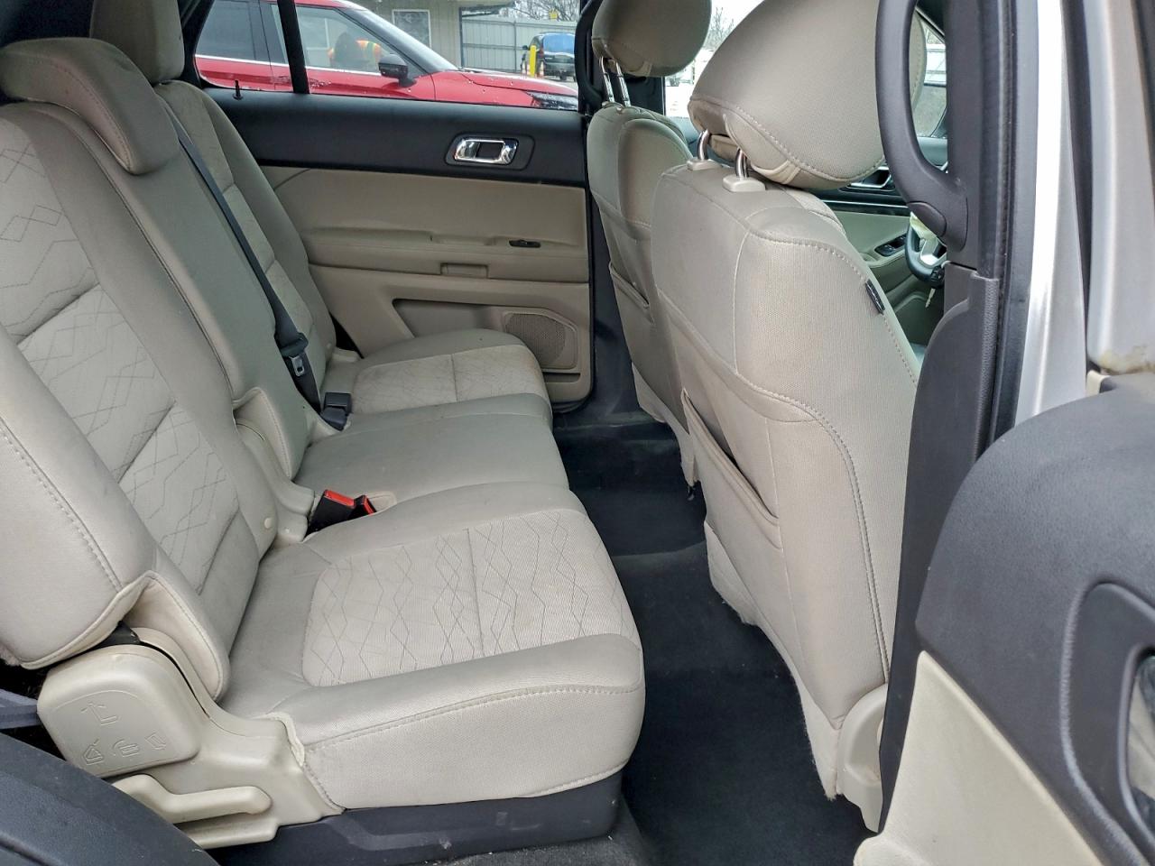 Ford Explorer Image 9