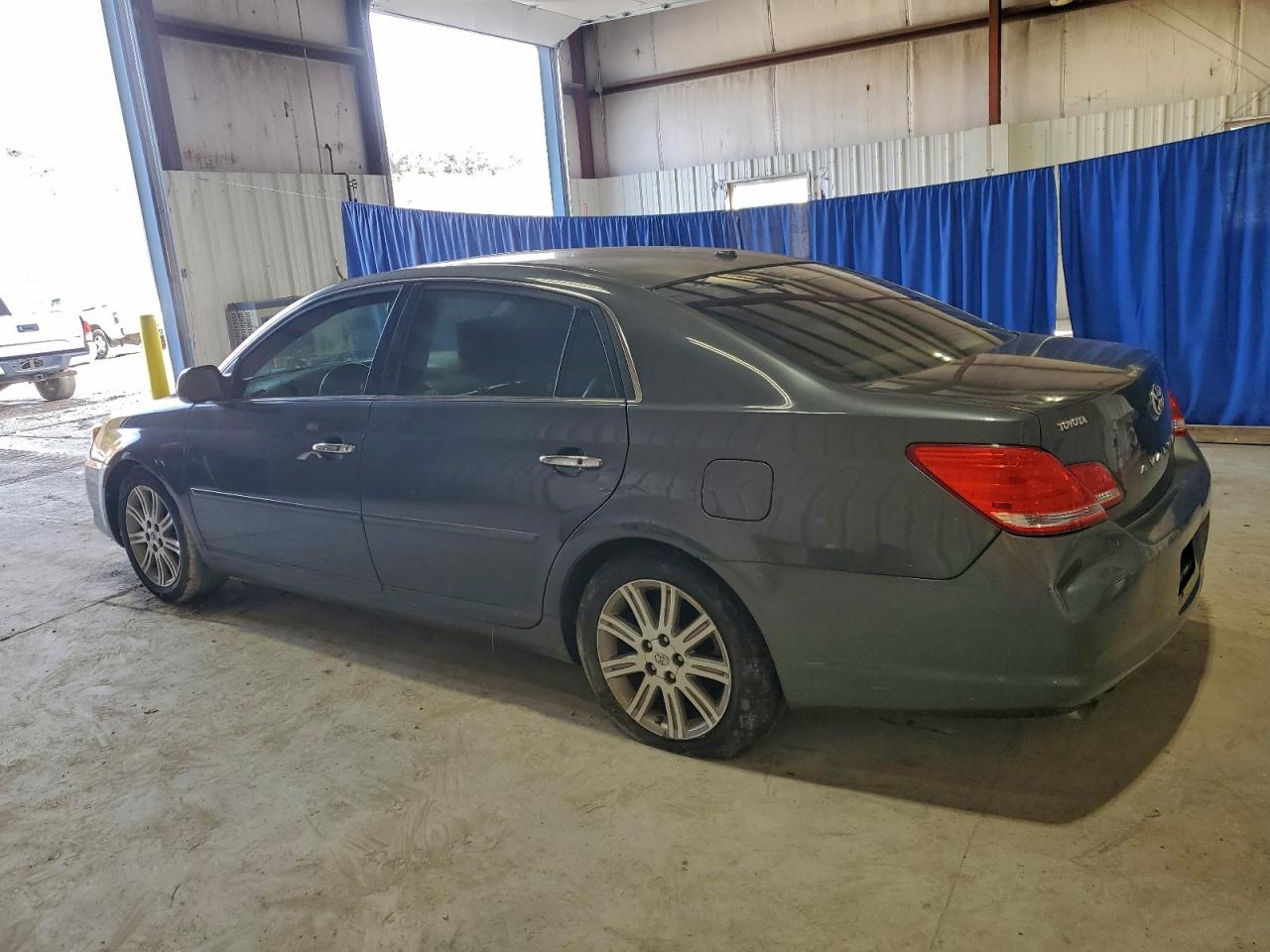 Toyota Avalon Xl Image 2