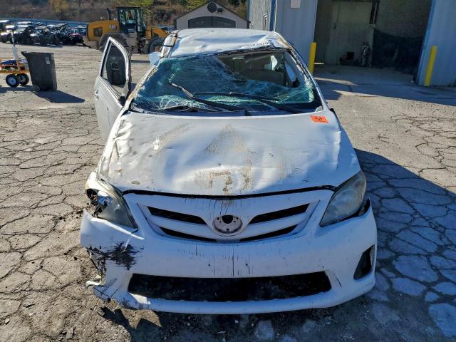 Toyota Corolla Base Image 2