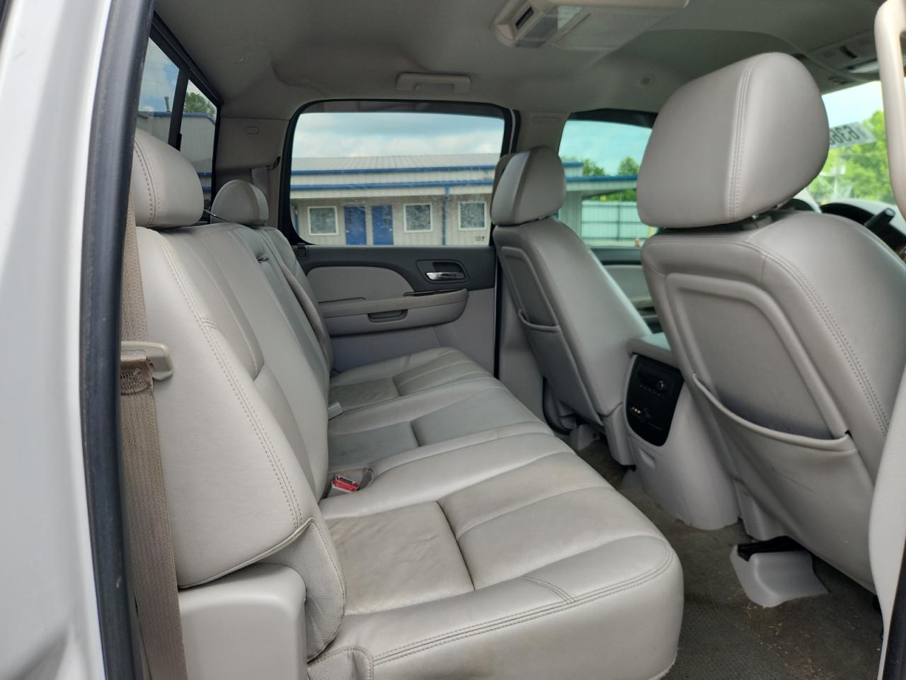 Chevrolet Silverado K2500 Heavy Duty Ltz Image 10