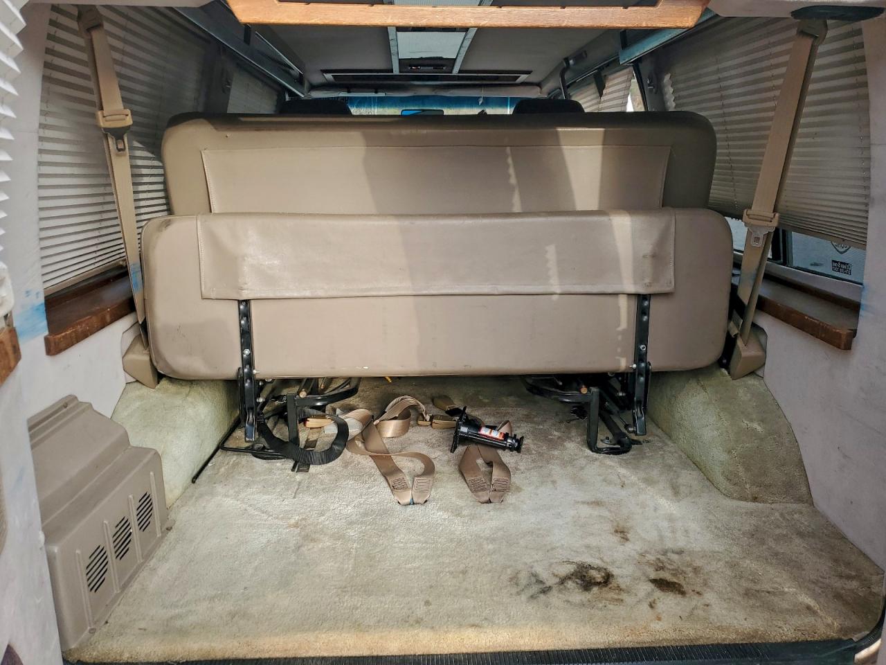 Ford Econoline E150 Van Image 10