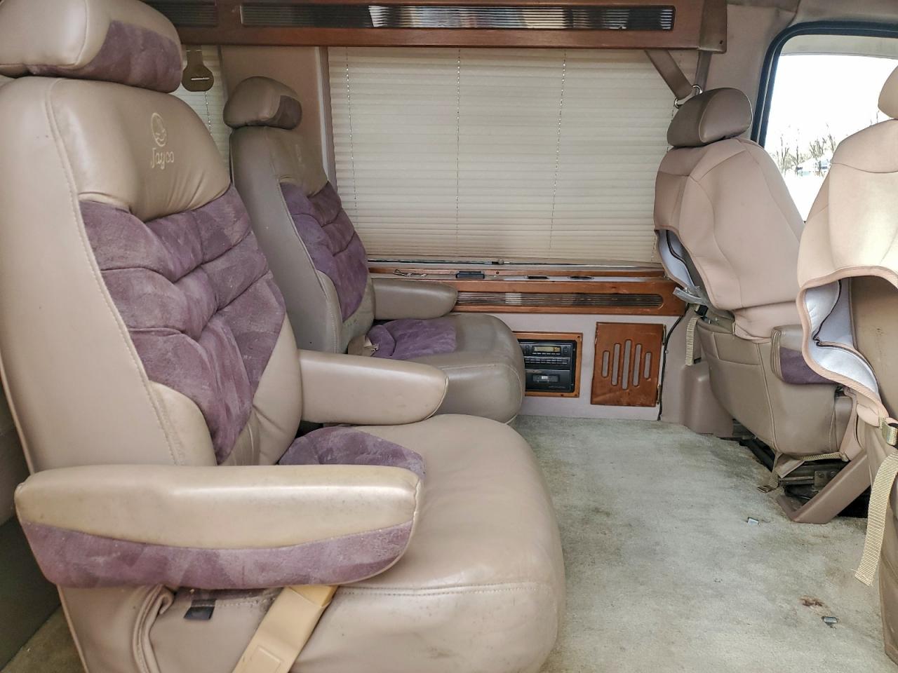 Ford Econoline E150 Van Image 9