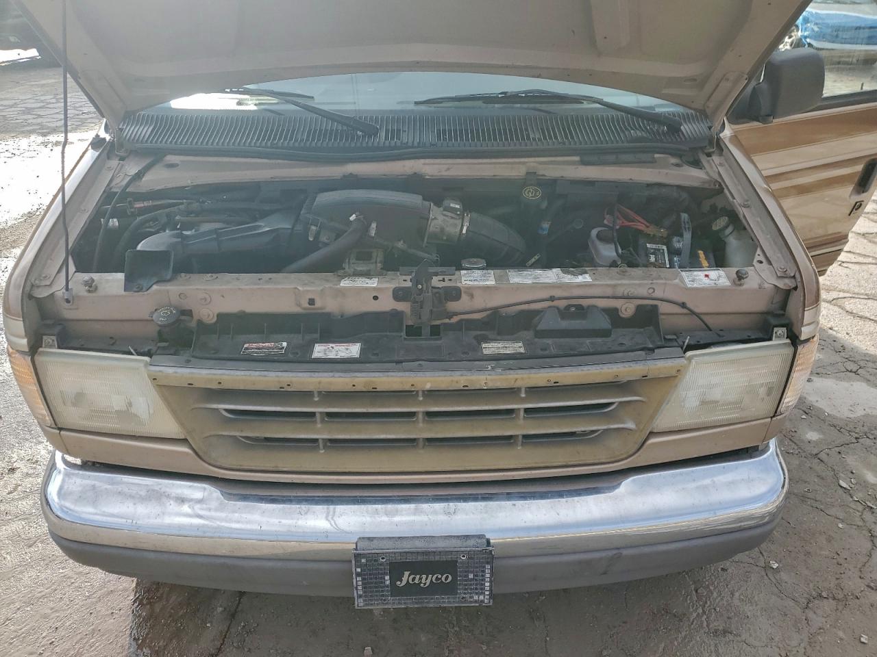 Ford Econoline E150 Van Image 12